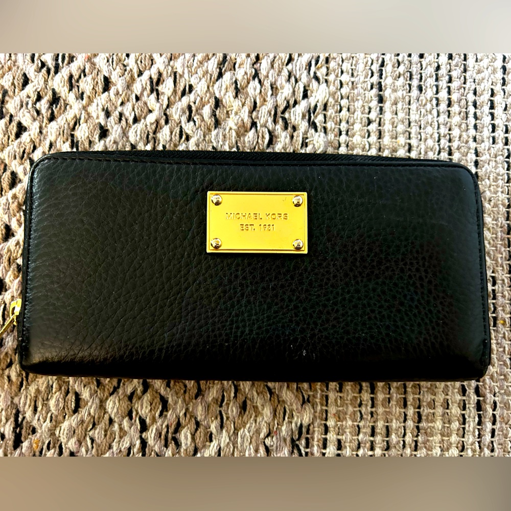 Michael Kors black zipper wallet